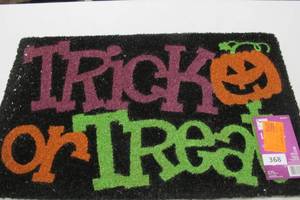 lot 368 image: Trick or Treat Entrance Rug