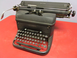 lot 213 image: VINTAGE LC SMITH & CORONA SUPER-SPEED TYPEWRITER