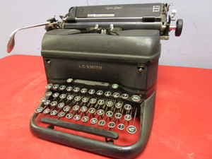 lot 214 image: VINTAGE LC SMITH & CORONA SUPER-SPEED TYPEWRITER