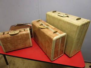 lot 231 image: VINTAGE SAMSONITE LUGGAGE, AMERICAN TOURISTER CARRYING CASE