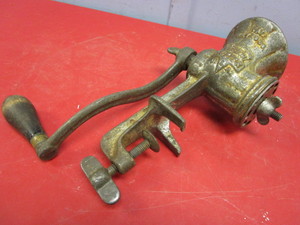 lot 236 image: VINTAGE E.C. SIMMONS 22 12 MEAT GRINDER