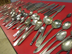 lot 246 image: VINTAGE SILVER-PLATED FLATWARE, FORKS, KNIVES, SPOONS, MORE
