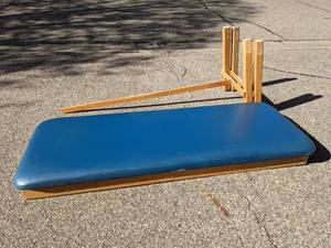 lot 10 image: Dynatronics Physical Therapy Treatment Table