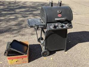 lot 11 image: Char-Griller Three Burner Gas Grill