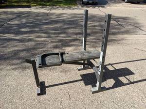 lot 12 image: Weider 220 Weight Bench