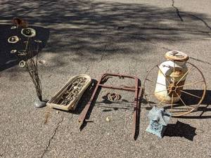 lot 14 image: Assorted Rustic Metal Outdoor Decor Items