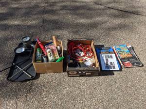 lot 18 image: Lot of Assorted Garage Items