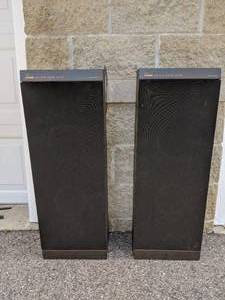 lot 44 image: Pair of Vintage Lloyds Wide Range Dynamic Speakers