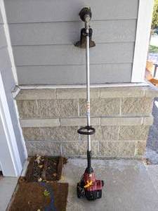 lot 34 image: Gas Powered Weed Whacker