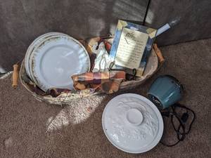 lot 158 image: Mixed Lot of Glassware and Home Decor