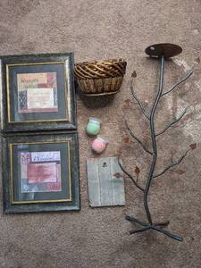 lot 160 image: Its Nesting Season - Home Decor Lot