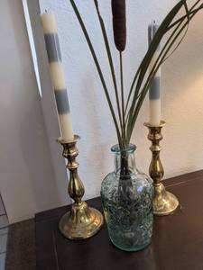 lot 164 image: Brass and Natural Home Decor Items