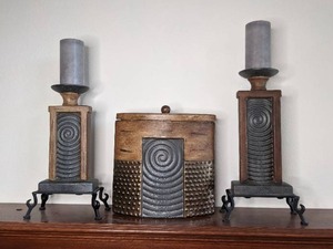 lot 166 image: Trio of Modern Geometric Home Decor Pieces