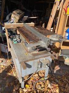 lot 2 image: Vintage Craftsman Table Saw.  In working condition