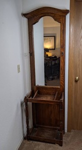 lot 109 image: Entryway Oak Hall Tree