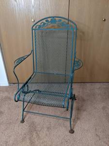 lot 115 image: Painted Metal Porch Patio Chair
