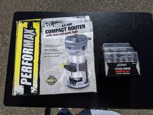 lot 216 image: Performax 1 14 HP 6.5 Amp Compact Router and Bit Set