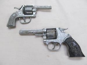 lot 6 image: Vintage Metal toy guns