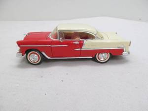 lot 8 image: Chevy Bel Air car