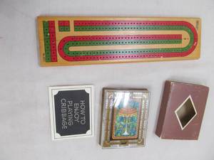 lot 17 image: Cribbage board games