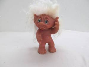 lot 21 image: 1997 troll