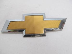 lot 22 image: Chevy emblem