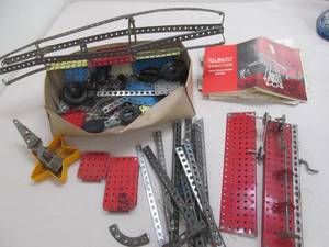 lot 30 image: Gilbert erector set