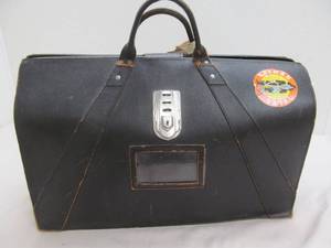 lot 31 image: Suitcase