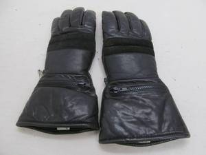 lot 39 image: Leather gloves