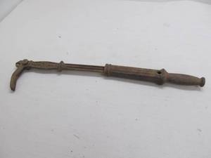 lot 65 image: Vintage nail puller