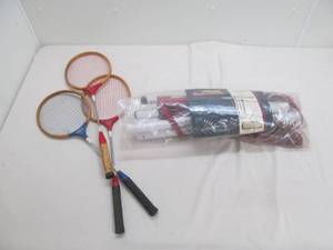 lot 88 image: Bad mitten net, rackets