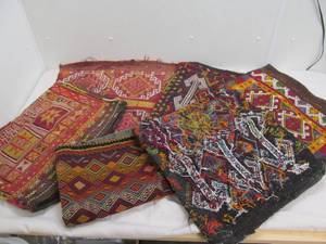 lot 90 image: Accent burlaps