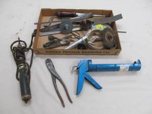 lot 123 image: Assortment of hardware