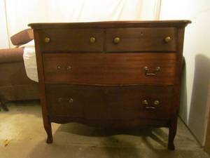 lot 134 image: Vintage dresser