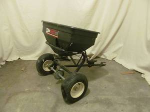 lot 137 image: Broadcast spreader