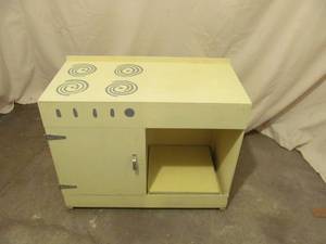 lot 138 image: Childrens wood stove