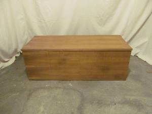 lot 140 image: Vintage cedar chest