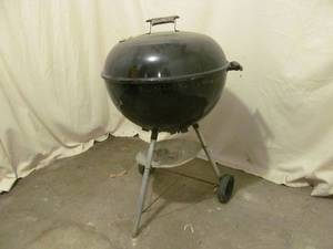 lot 145 image: Weber grill