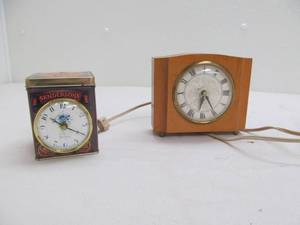 lot 149 image: Vintage clocks