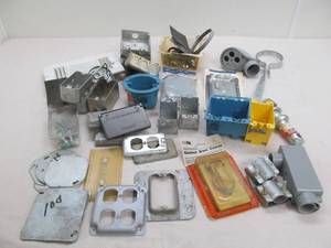 lot 163 image: Assortment of electrical