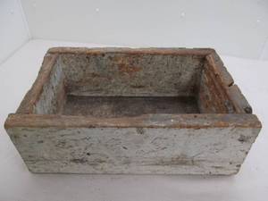 lot 169 image: Vintage wood crate