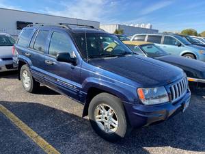 lot 15 image: 2004 Jeep Grand Cherokee Laredo 4x4