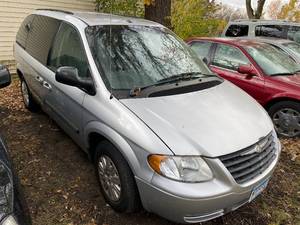 lot 20 image: 2006 Chrysler Town & Country