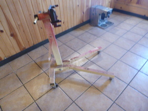 lot 7 image: Engine Stand