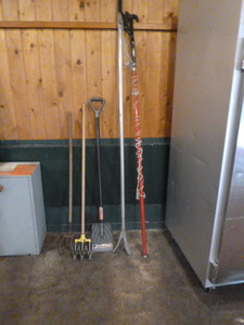 lot 52 image: Yard Tools