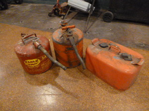 lot 60 image: 2 Gas Cans and Boat Gas Tank