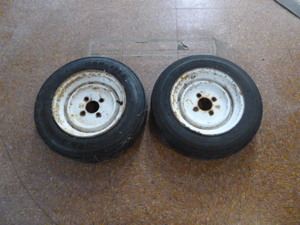 lot 61 image: 2 Tires