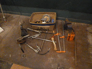 lot 65 image: Garage Items