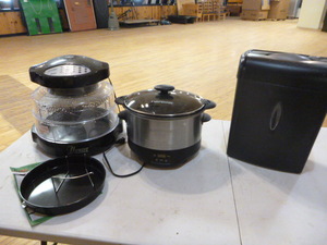 lot 71 image: Small Kitchen Appliances and Shredder