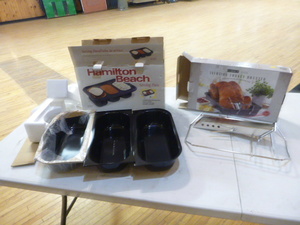 lot 82 image: Hamilton Beach Serving Pans